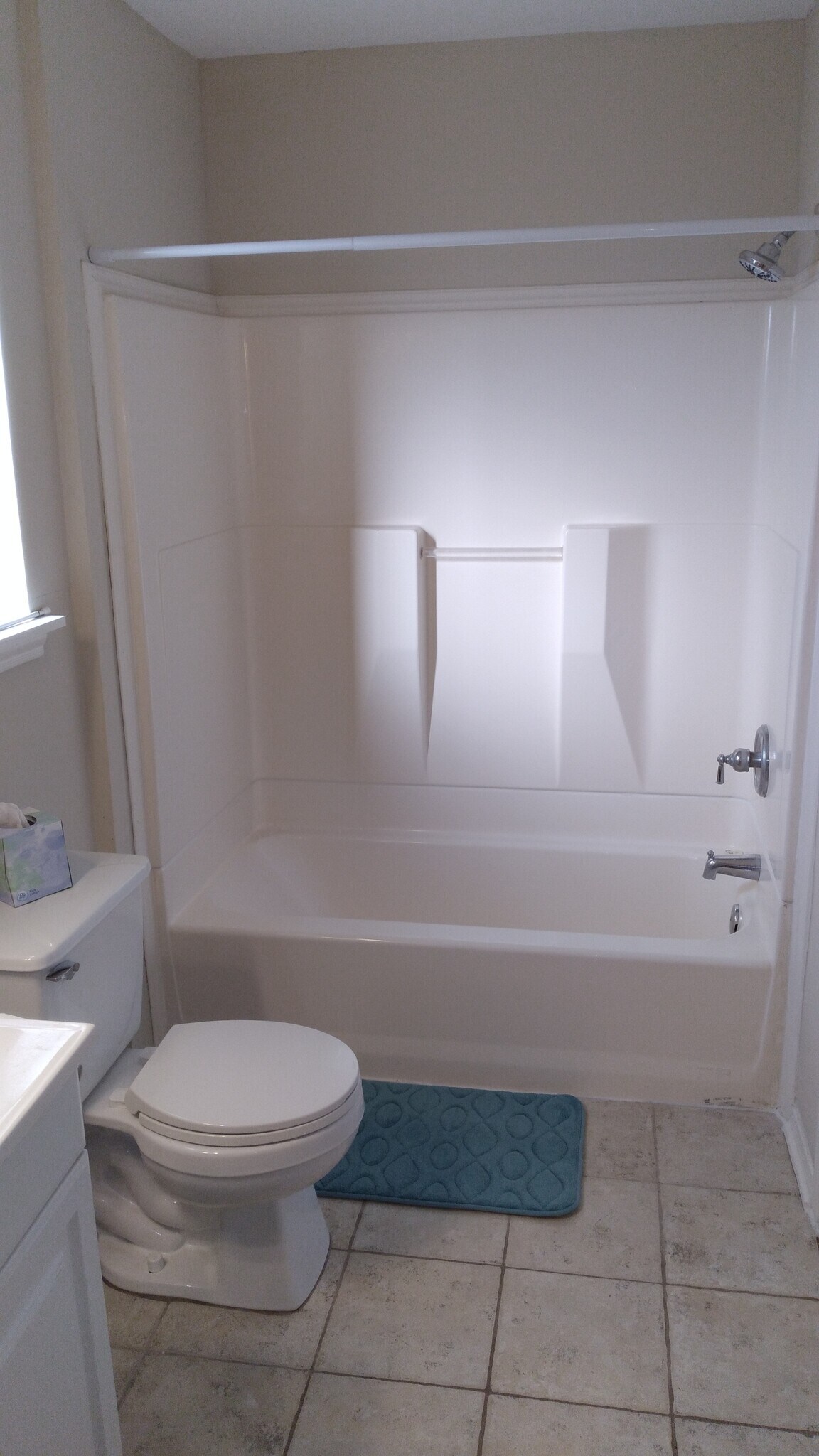 Tub shower - 20347 Atascocita Shores Dr