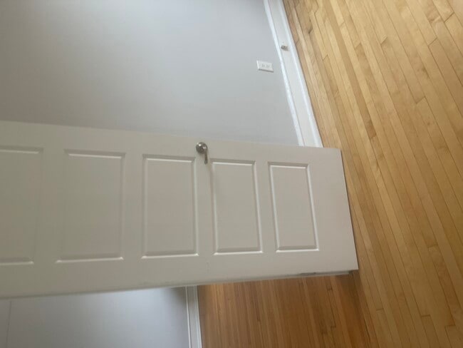 Building Photo - 3248 N Clark St