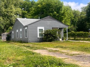 Building Photo - 1632 Malcolm St