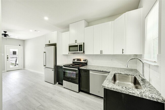 Building Photo - 8157 Tate St