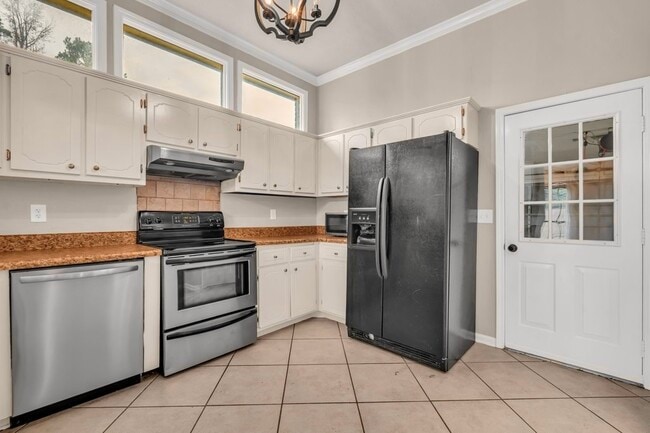 Building Photo - 125 N Chestnut Dr