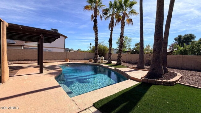 Building Photo - 3809 E Sweetwater Ave