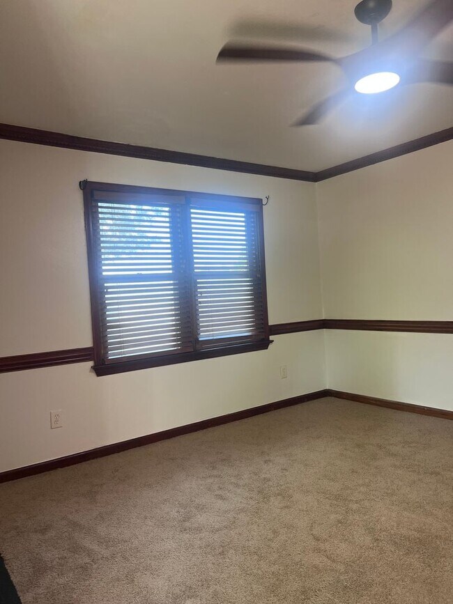 Building Photo - 2 Academy Ln