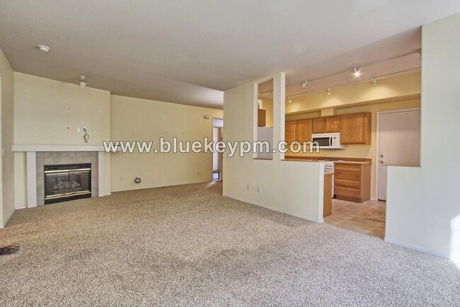 Building Photo - 2 Bed, 2 Bath Main Floor Condo in Cascade ...