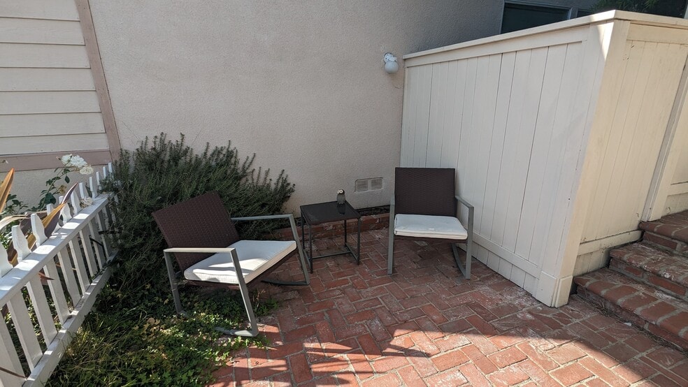 Front Patio - 1554 Plymouth Ln