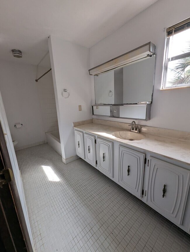 Building Photo - Sparrow 101