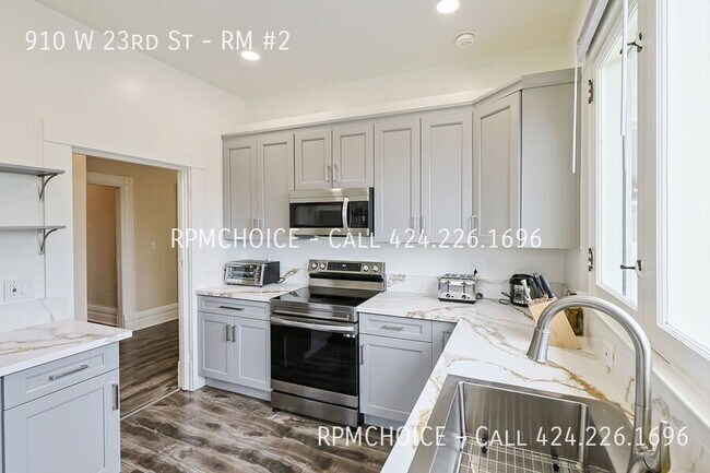 Building Photo - 910 W 23rd St