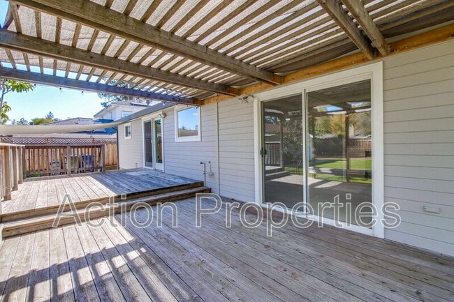 Building Photo - 485 Benvenue Ave