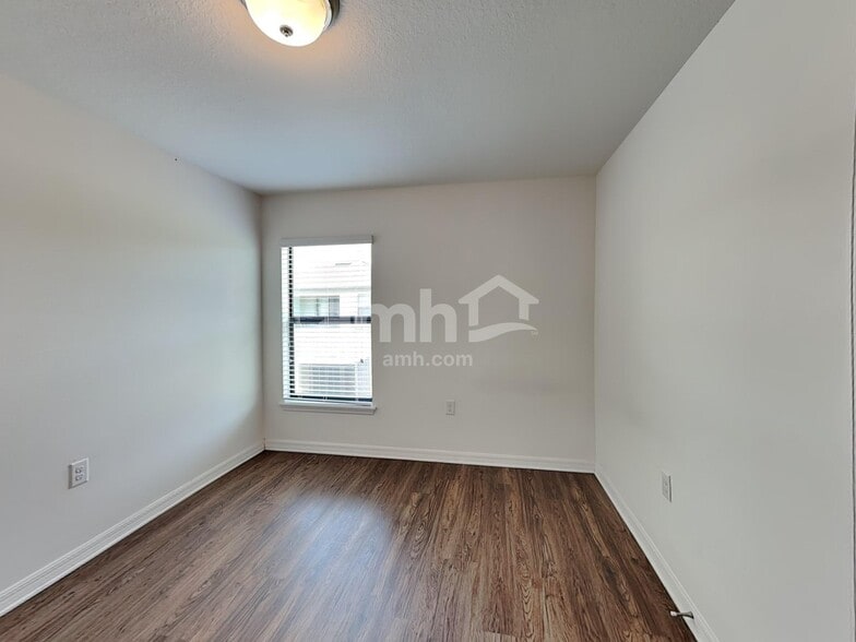 Building Photo - 733 Chatham Walk
