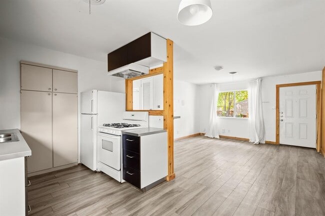 Primary Photo - 2021 Wheless Ln
