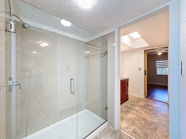 Building Photo - 8302 Bardmoor Blvd