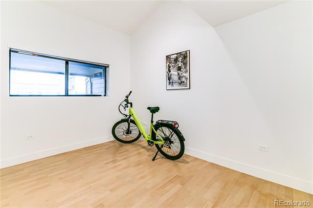 Building Photo - 350 Detroit St