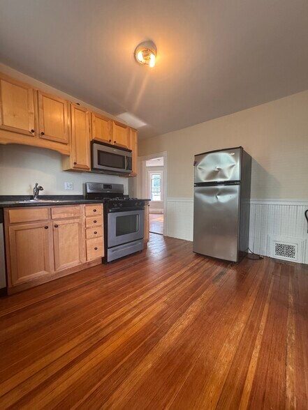 Building Photo - 86 Conwell Ave