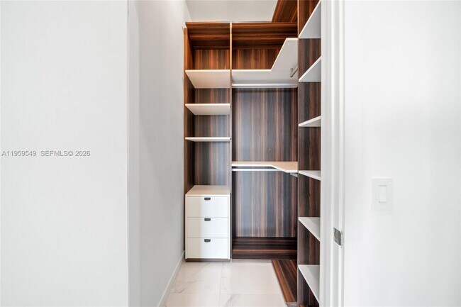 Building Photo - 480 NE 31st St