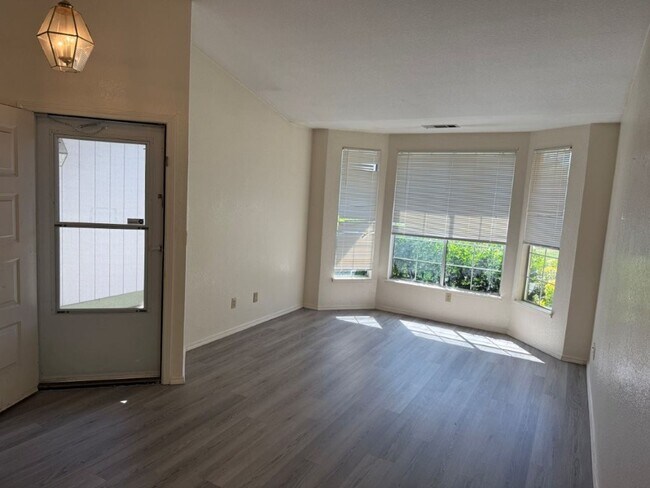 Building Photo - Modern 3 Bedroom 2 Bath One Story Browns Valley Vacaville *Star Rentals