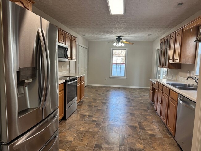 Building Photo - Beautiful home in Tucker Creek