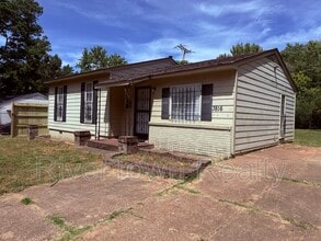 Building Photo - 3816 Tessland Rd