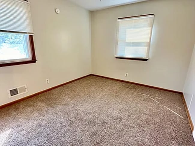 Building Photo - 5617 N 69th St