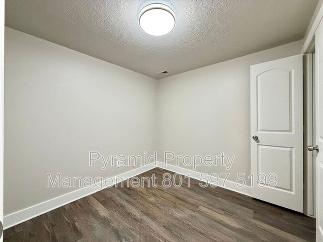 Building Photo - 250 N 360 W