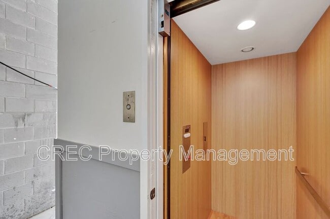 Building Photo - 1392 Eden Rd