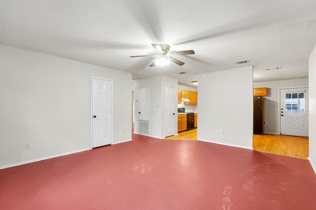 Building Photo - Eclectic 3 Bedroom, 2 Bathroom Home - 2 Car Garage - Fenced Yard and More!