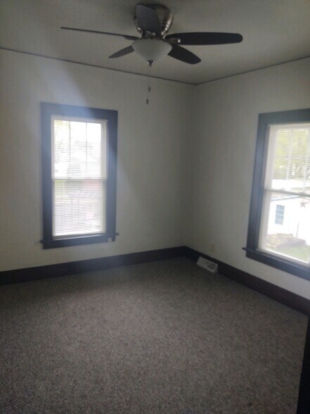 Building Photo - 304 S Beaumont Rd