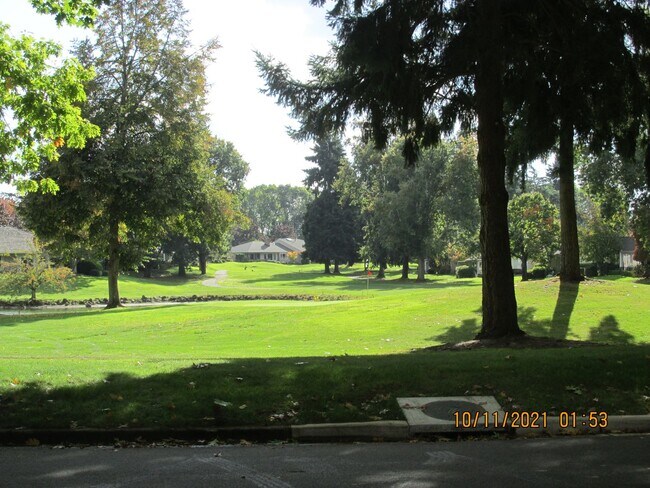 Building Photo - Spacious Home ! Huge living room, 2nd family room, kitchen nook and extra room off kitchen. Large...