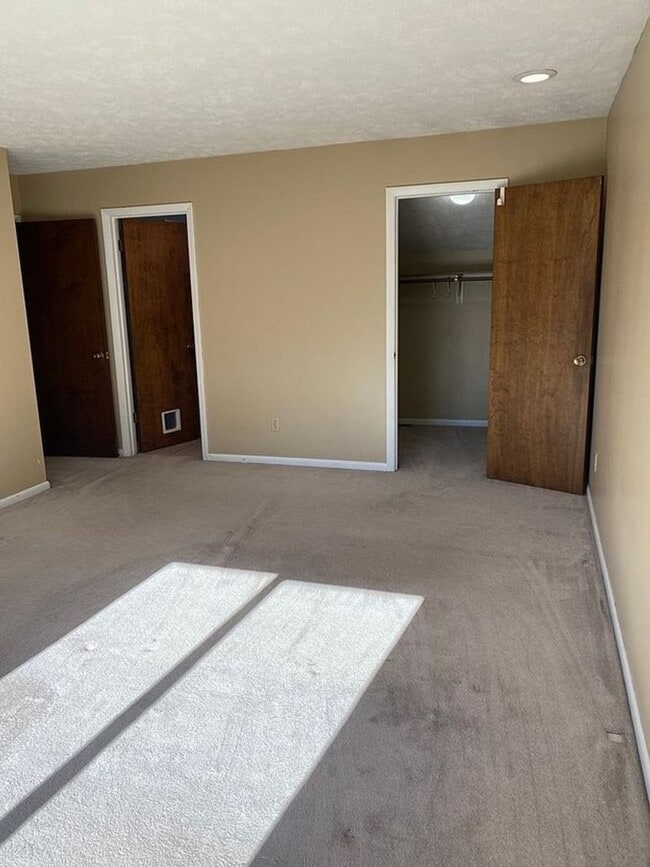 Building Photo - Spacious & Unique Contemporary Home – Perfect for Entertaining and Family Living!