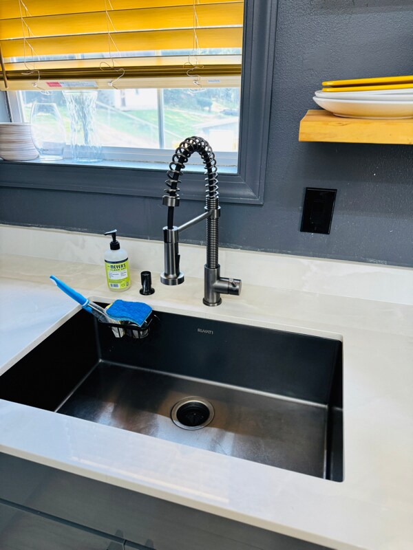 Building Photo - 24 E Winding Hill Rd