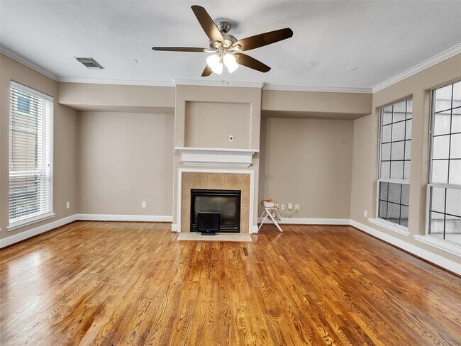 Building Photo - 4319 Lillian St