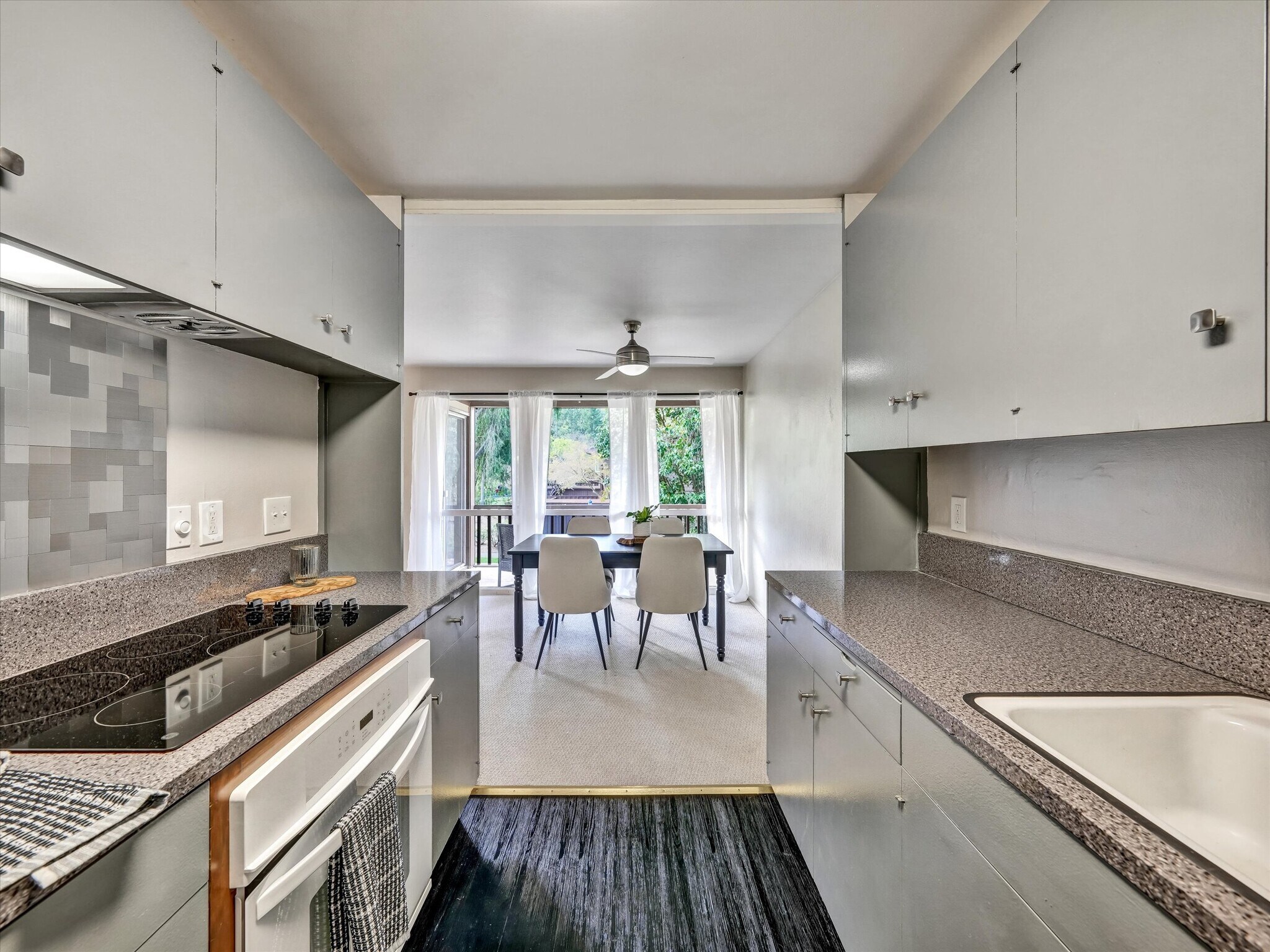 Kitchen - 38 Surrey Ln