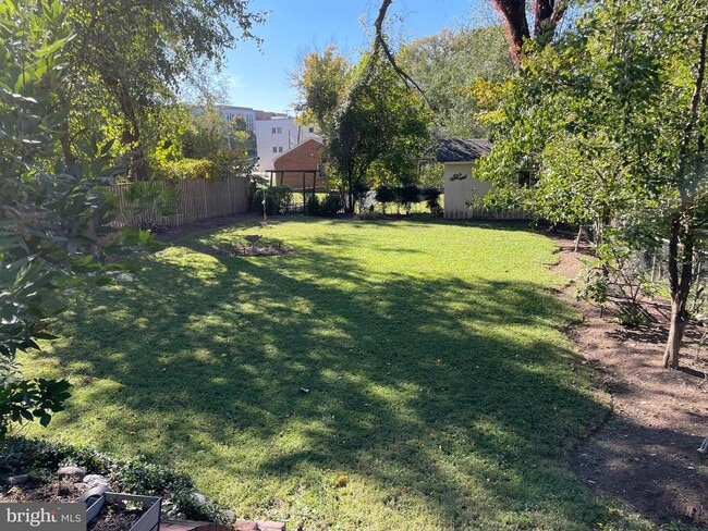 Building Photo - 610 Ritchie Ave