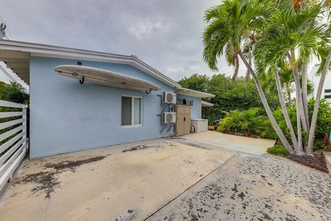 Building Photo - 205 Pirates Dr