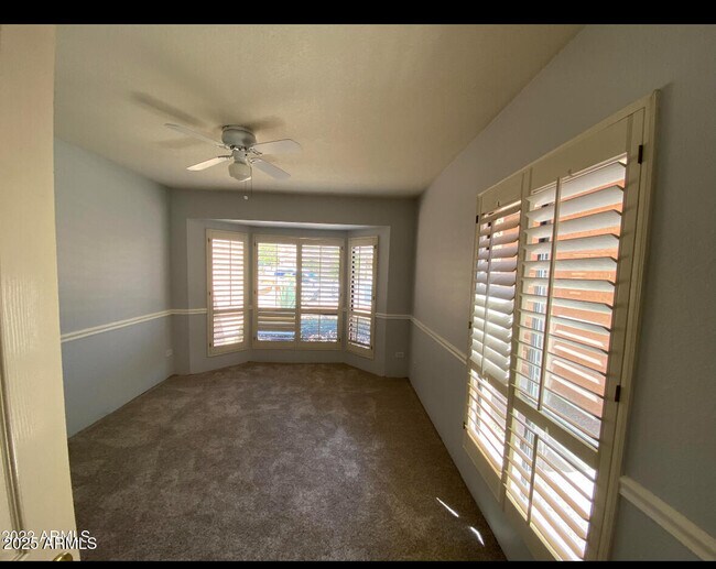 Building Photo - 10847 N 10th Pl