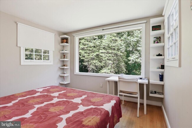 Building Photo - 3221 Coquelin Terrace