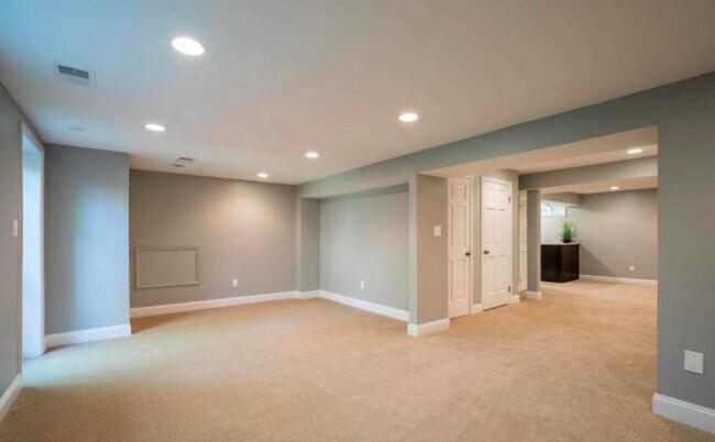 Building Photo - 3436A Holly Rd