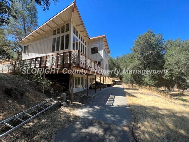 Building Photo - AVAILABLE MAY - Large 4 Bedroom / 3 Bathroom Home in Santa Margarita