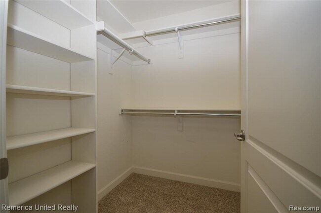 Building Photo - 42965 River Bend Dr