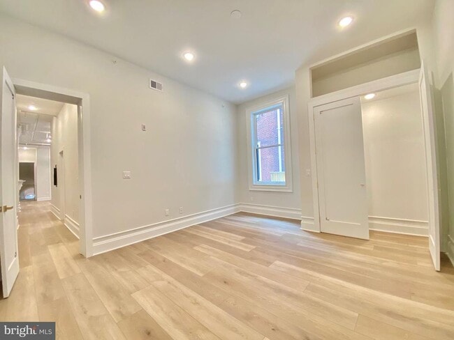 Building Photo - 1824 Chestnut St