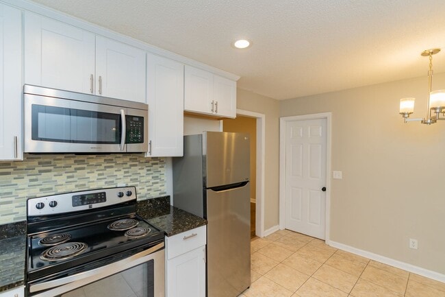 Building Photo - 3 Bedroom, 2 Bath Charmer in Ringgold, GA!!