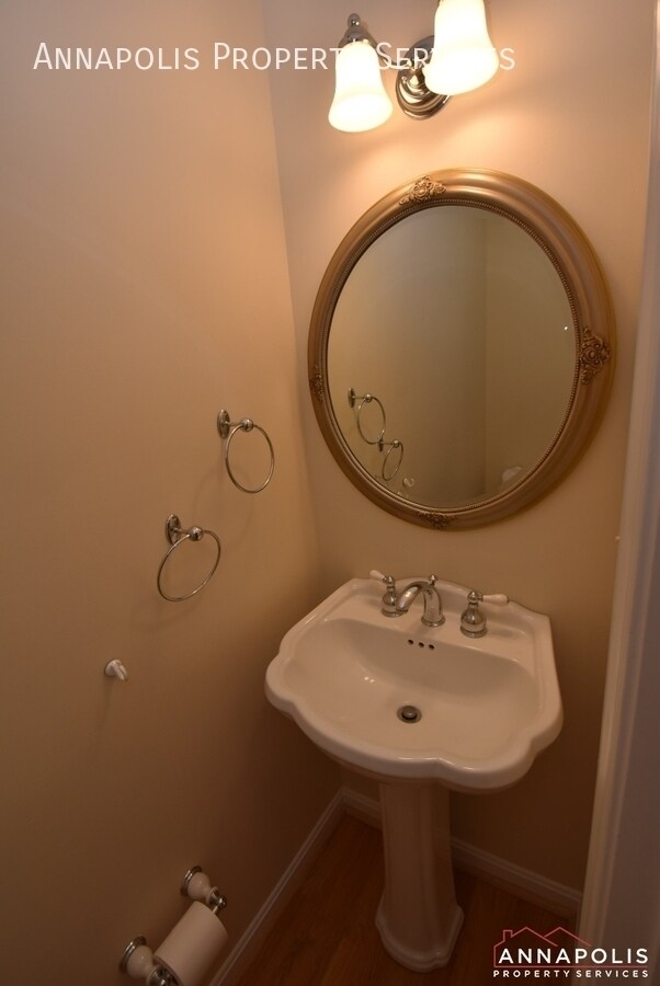 Building Photo - 1069 Carriage Hill Pkwy