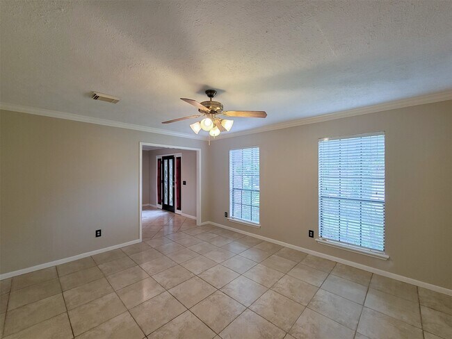 Building Photo - 17207 Meadow Heights Dr