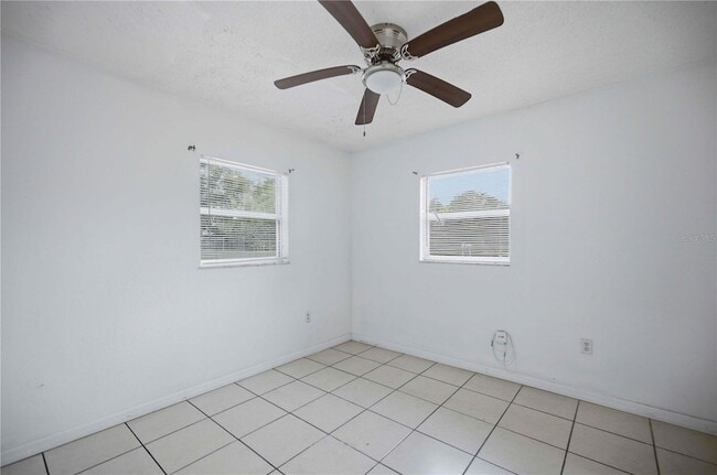 Building Photo - 421 NE 26th Ct