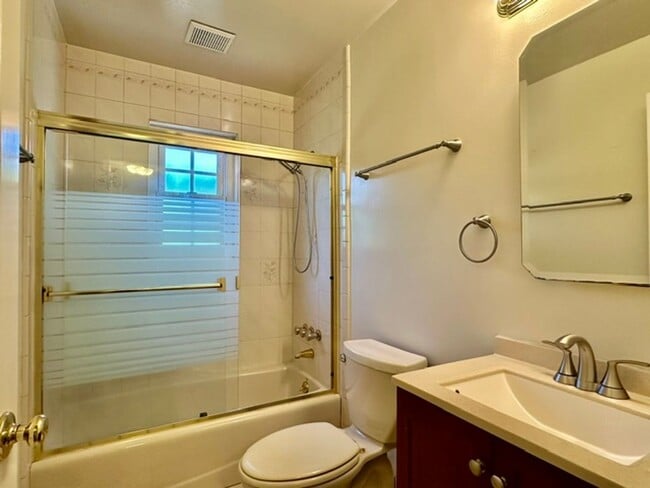 Building Photo - Lovely Saratoga Single-Level Home in Great Neighborhood!
