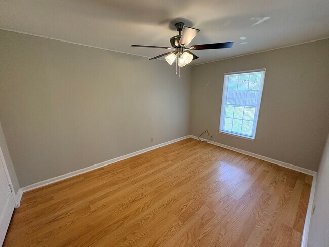 Building Photo - 2406 2nd Ave