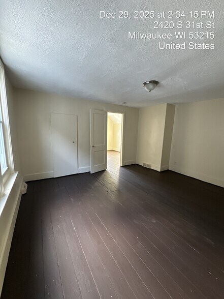 Building Photo - 2420 S 31st St