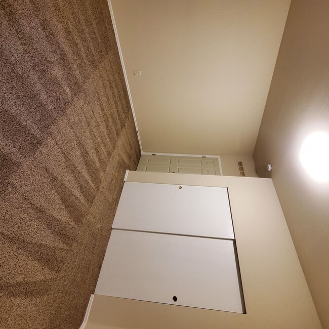 Building Photo - Pet Friendly 4 Bed / 2Bath Home w/ Garage