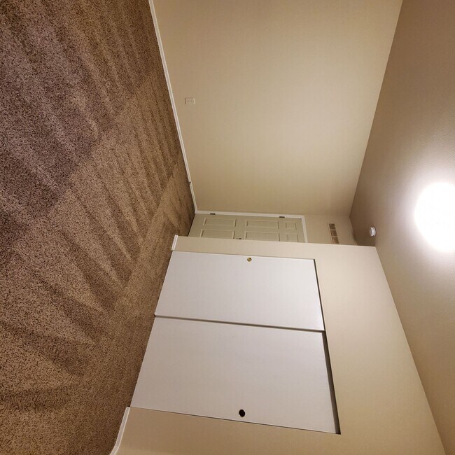 Building Photo - Pet Friendly 4 bedroom 2 bath home w/ 2 car garage