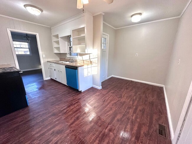 Building Photo - 3 Bedrooms, 1 Bathroom - House in West Rome!