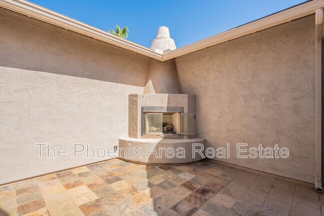 Building Photo - 716 E Runaway Bay Pl